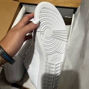 NBW Jordan 1s low size 9.5 mens